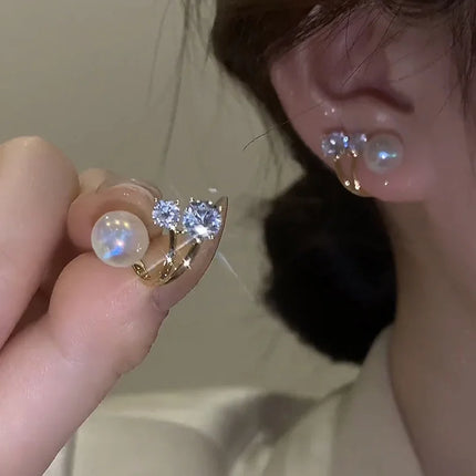 Korean Earing Pearl Claw Ear Hook Clip Earrings for Women Gold Color Zircon Crystal Earrings Fashion Jewelry New Year Gift