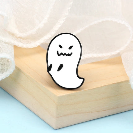 Halloween Party Enamel Brooches for Women Men Cute Ghost Pins Badges Cartoon Spooky Pet Clothes Pin Kids Backpacks Jewelry Gifts